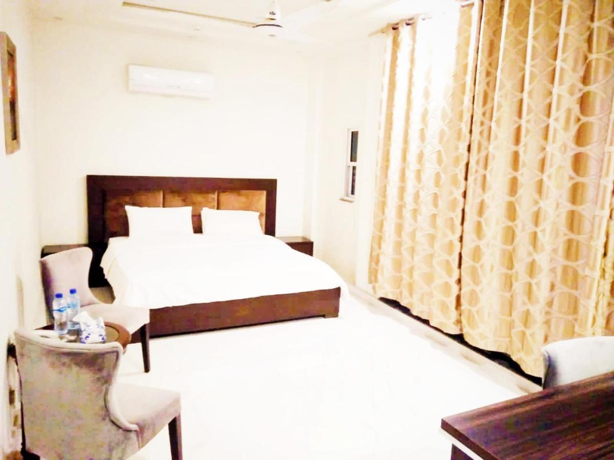 Jade Dragon Hotel Dha Lahore Exteriör bild