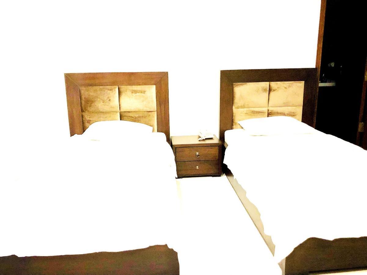 Jade Dragon Hotel Dha Lahore Exteriör bild