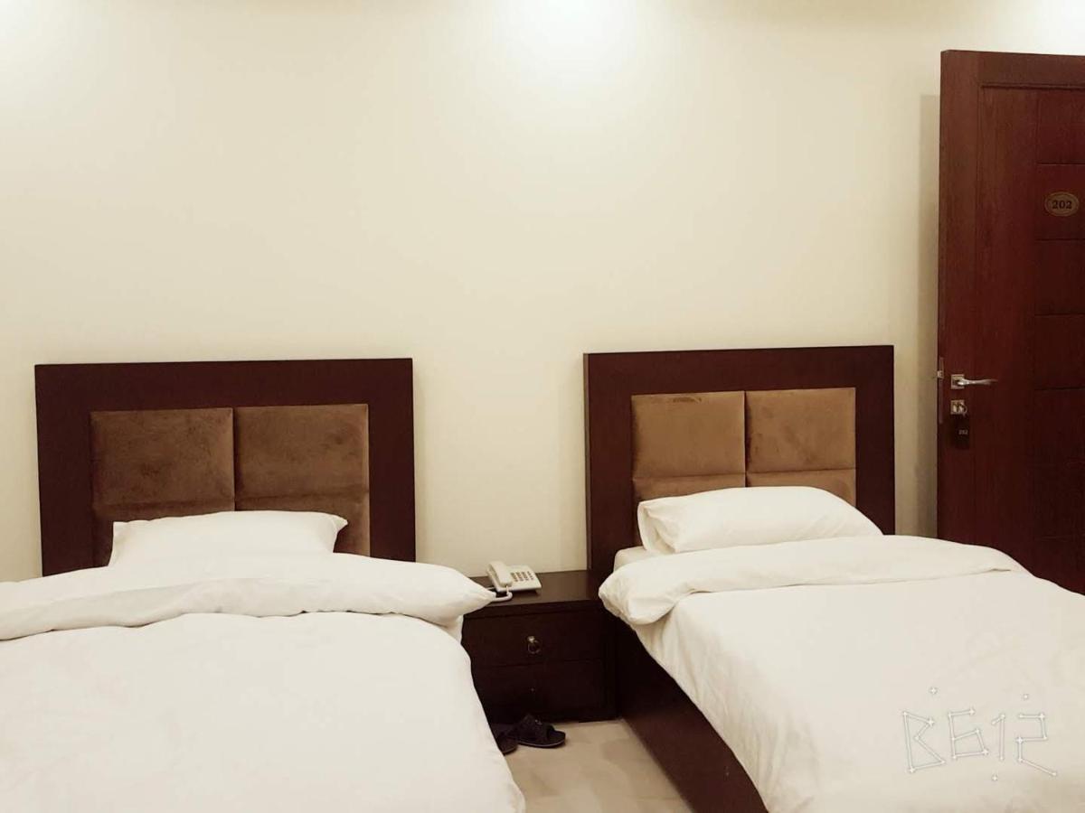 Jade Dragon Hotel Dha Lahore Exteriör bild